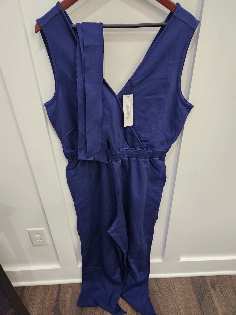 Sleeveless V-Neck Navy Jumpsuit with Waist Tie